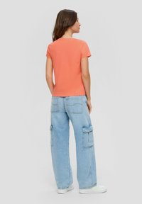 QS MIT FRONT - Printtipaita - orange