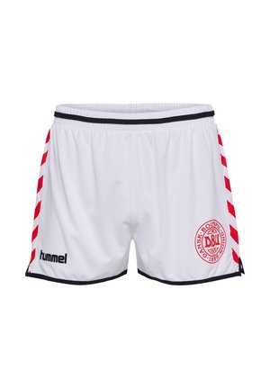Pantaloncini sportivi bianchi con strisce a chevron rosse e bianche sui lati, bordo nero, logo Hummel a sinistra e stemma Dansk Boldspil-Union sulla gamba destra.