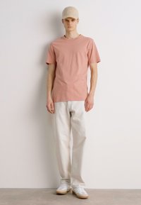 BOSS TEGOOD - Basic póló - open pink