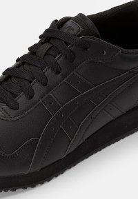 ASICS SportStyle Tenisky - black