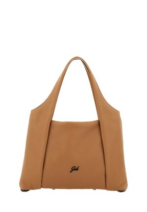 Borsa a mano in pelle color cuoio con manico curvo e piccolo logo nero sul davanti, progettata con una texture a grana e una forma strutturata.