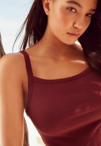 Next STRAPPY  - Maksikleit - red