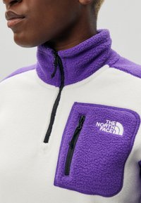 The North Face YUMIORI ¼ ZIP - Felpa in pile - white dune/peak purple/black