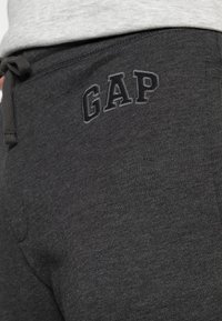 GAP HERITAGE LOGO - Tréningruha alsók - charcoal grey
