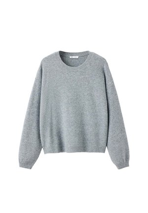 Hellgrauer Wollpullover mit Rundhalsausschnitt, langen Ärmeln und gerippten Bündchen und Saum, flach auf weißem Hintergrund liegend.