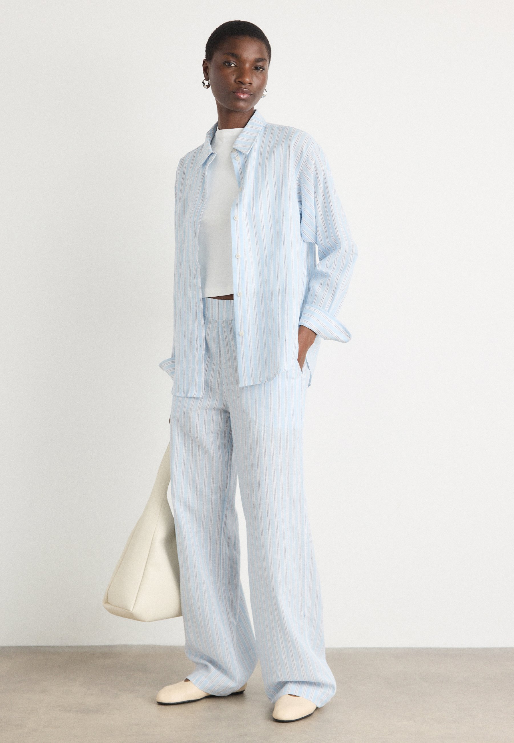 売れ筋商品|||マッズ ノーガード シャツ レディース トップス COLIN CRELLY SHIRT - Button-down blouse - powder blue Colin YD Crelly Shirt, Pinstripe/Powder Blue – MADS NØRGAARD