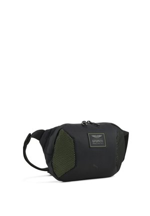 Banane noire avec panneaux latéraux en mesh vert, compartiment principal zippé et logo de l'équipe Aramco Formula One Team à l'avant.