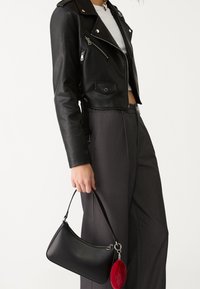 Stradivarius Jacka i konstläder - black