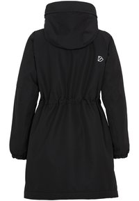Parka nera con cappuccio, fascia elastica in vita, maniche lunghe e un piccolo dettaglio con logo. Materiale liscio e design fino al ginocchio.