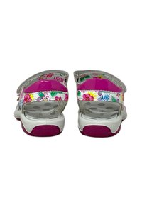 Sandali bianchi con un motivo floreale colorato sulle cinghie, dettagli rosa e suola testurizzata. Cinghia posteriore regolabile per una calzata sicura.