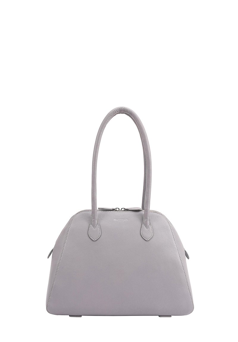 Lichtgrijze gestructureerde handtas met twee lange handvatten, ritssluiting en subtiel merklogo op de voorkant in het midden.