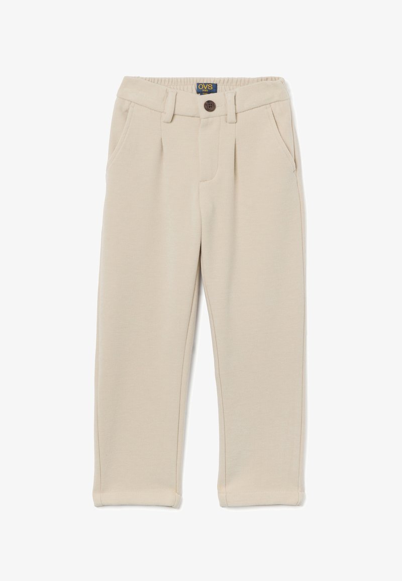 Pantalon en coton beige avec une fermeture à bouton à l'avant, deux poches latérales et une coupe droite. Texture lisse et détails de couture minimalistes.