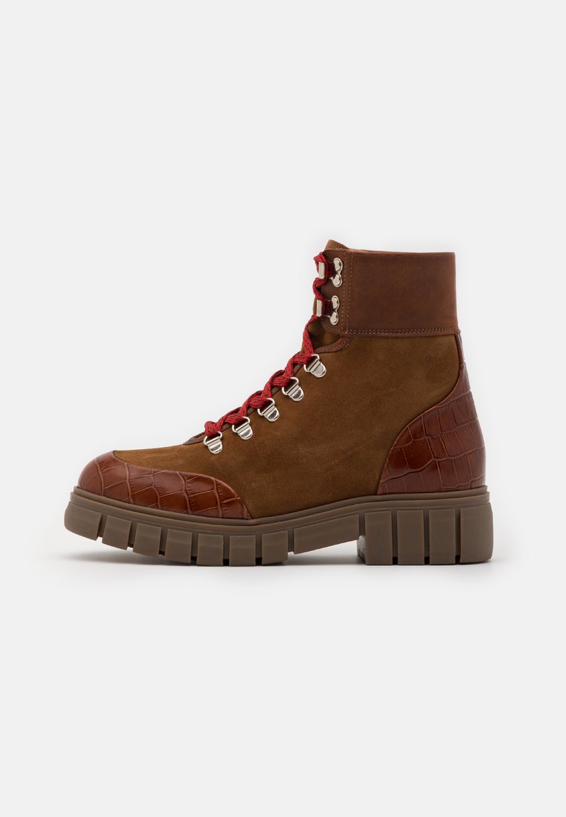 Stivaletti stringati