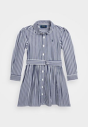 Pitkähihainen mekko, jossa on tummansinivalkoiset pystysuorat raidat, napit, kaulus, vyö ja Polo Ralph Laurenin logo rinnassa.