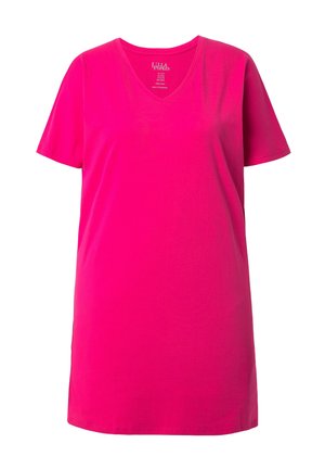 Chemise en coton rose vif à manches courtes avec un col en V, présentée à plat sans motifs ni détails supplémentaires.