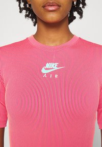 Nike Sportswear Fodralklänning - pink