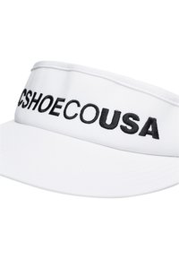 Gorra visera blanca con ala ancha y texto bordado en negro "CSHOECOUSA" en la parte frontal. Confeccionada en una tela suave y ligera.