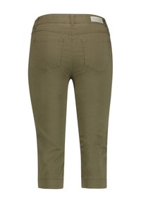 Pantaloni verdi oliva a pancera con tasche posteriori, passanti per la cintura e una piccola etichetta del brand sulla vita.