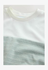 Non selezionato, ecru