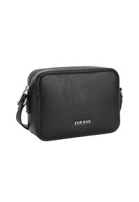 Borsa a tracolla in pelle nera a granuli con forma rettangolare, chiusura con zip, tracolla regolabile e dettaglio del logo in argento sul davanti.