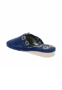 Pantofole blu navy con tessuto morbido e soffice, fodera a fiori, punta arrotondata e suola beige a profilo basso. Include un piccolo accento rosso.