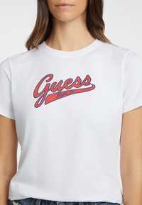 Guess Jeans - T-shirt z nadrukiem