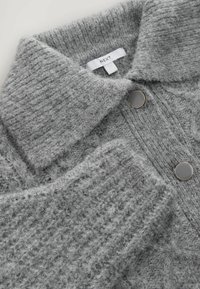 Unselected, grey