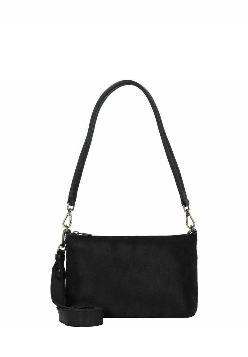 Borsa a tracolla nera in pelle con una consistenza morbida, forma rettangolare, tracolla regolabile e dettagli in metallo.