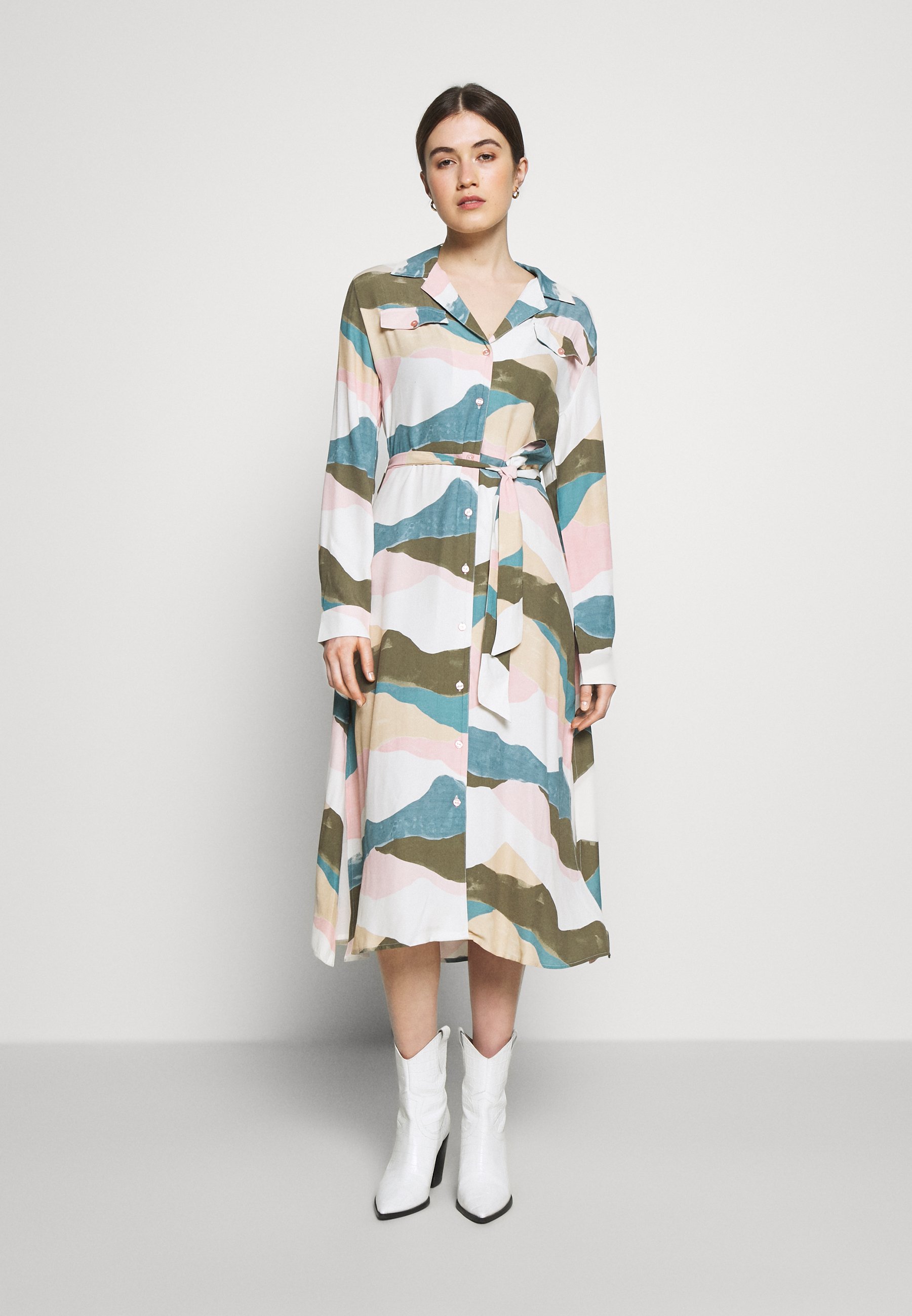 Fabienne Chapot THEA DRESS Kjole olive greendusty pink Fabienne Chapot THEA LOU DRESS - Skjortekjole - wavy navy