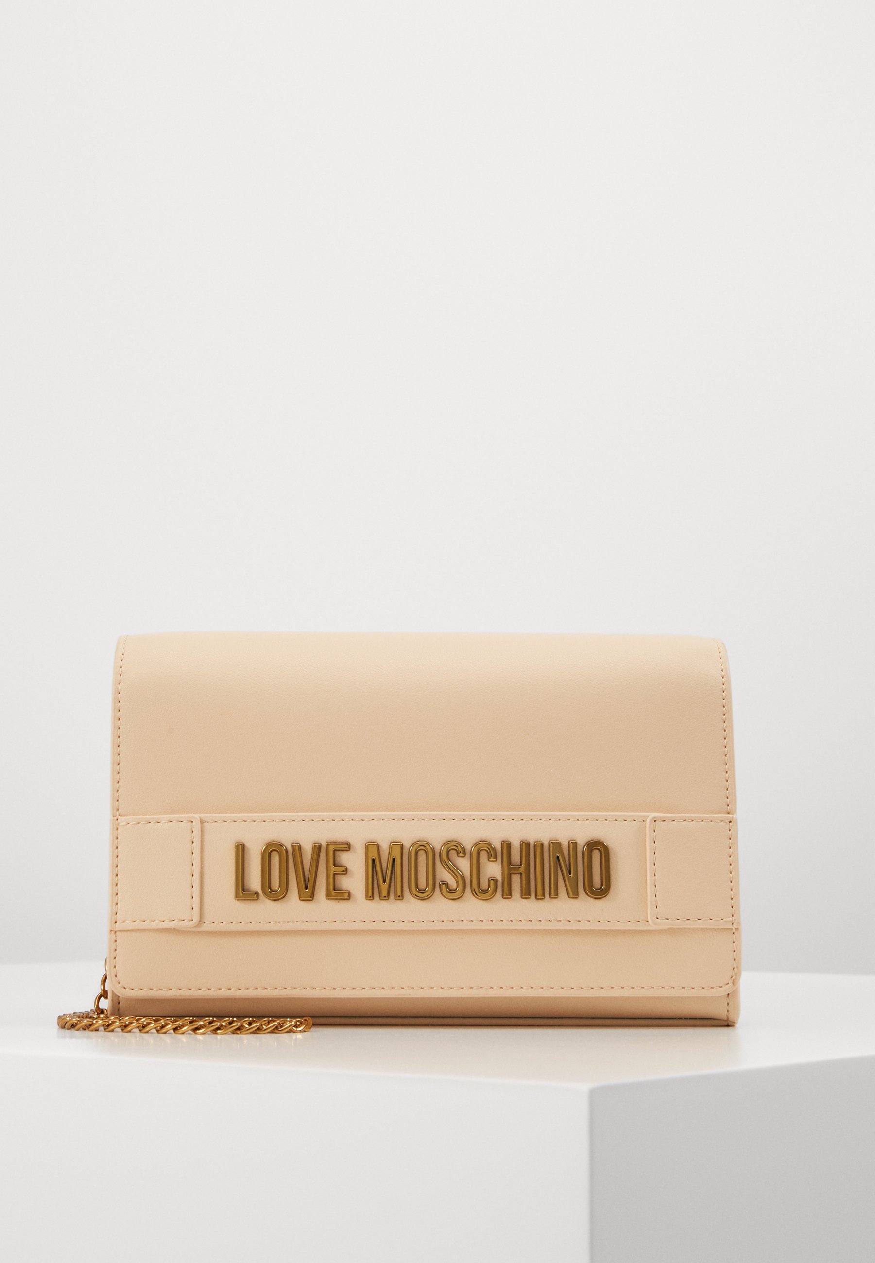 love moschino black friday