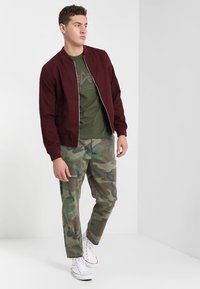 Alpha Industries Print T-shirt - dark green