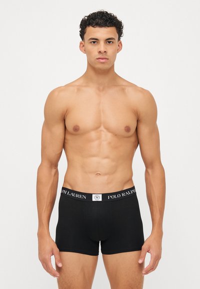 Boxeri scurți negri din bumbac, cu un elastic pe talie ce poartă inscripția "POLO RALPH LAUREN" în alb. Materialul pare neted și elastic.