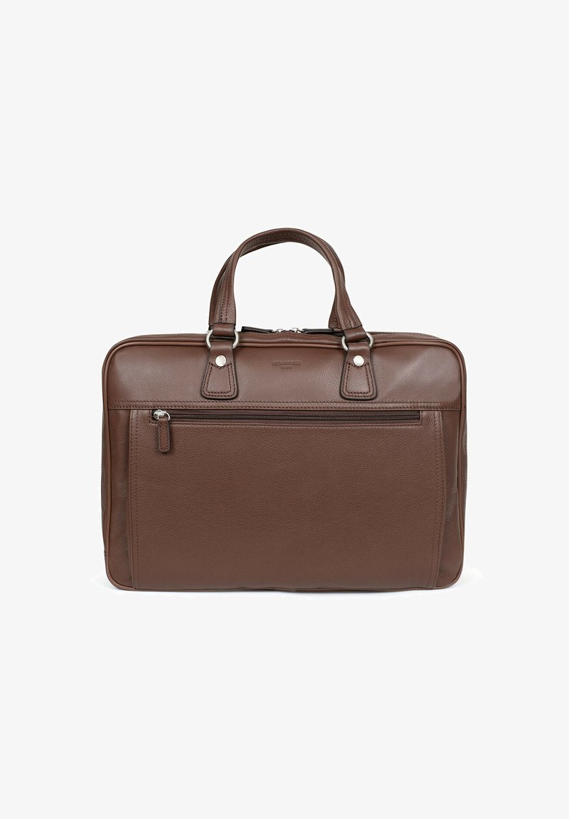Brązowa skórzana teczka na dokumenty z podwójnymi uchwytami, zamykaną kieszenią z przodu i subtelnym przeszyciem. Gładka tekstura, prostokątny kształt i eleganckie detale w designie.
