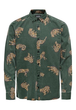 Ciemnozielona koszula na guziki z długimi rękawami, ozdobiona wzorem w pomarańczowo-czarne pasiaste tygrysy na całej powierzchni.