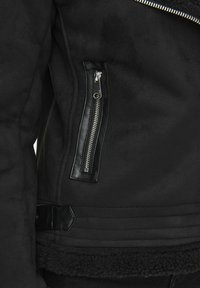 ONLY ONLNEWDIANA AVIATOR - Veste en similicuir - black