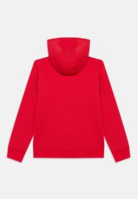 Czerwona bluza z kapturem z przednią kieszenią, regulowanym kapturem na sznurku, prążkowanymi mankietami i dołem. Gładka tekstura i casualowy design.