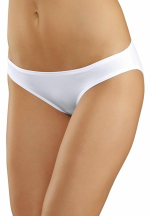 Weiße Baumwoll-Bikini-Unterwäsche mit glatter Textur, niedrigem Schnitt und weichem Bund. Minimalistischer Stil ohne zusätzliche Akzente.