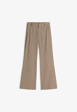 Pantaloni beige a gamba larga realizzati in un tessuto testurizzato, con vita aderente, dettagli plissettati e due tasche frontali.