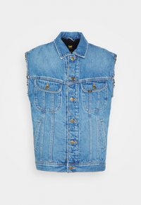 Denimvest i lyseblå med ærmeløst design, har frontknapper, to brystlommer og en frynset kant.