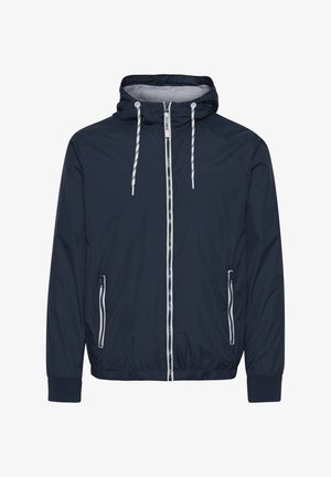 Marineblå vindjakke laget av lett materiale, med hette, snorlukking, frontlukking med glidelås og to sidelommer med hvite detaljer.