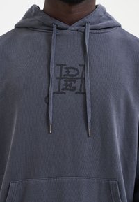 Thumbnail Image 8