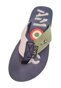 Infradito con suola in gomma navy, strap in tessuto verde e un post per le dita bianco con un emblema argento. Il design include cerchi multicolori.