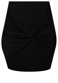 Svart klänning med en knuten detalj vid midjan, tillverkad av mjuk tyg med en slät struktur. Designen är åtsittande och kroppsnära.