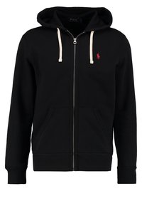 Sudadera negra con cremallera, hecha de una mezcla de algodón, que cuenta con un bolsillo canguro, cordones blancos y un pequeño logo rojo en el lado izquierdo del pecho.