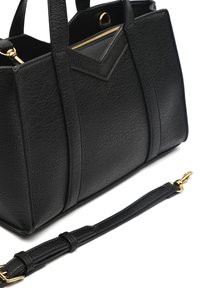Crna teksturirana kožna torba s čvrstim stranama, dvostrukim gornjim drškama i odvojivim remenom za rame. Sadrži zlatni patentni zatvarač i detalje.