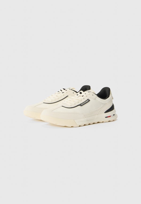 RETRO RUNNER - Trainers - ivory petal4