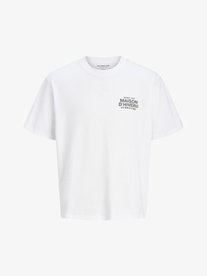 Bela majica s kratkimi rokavi z okrolim izrezom in majhnim črnim napisom "MAISON D'HIVER" na levi strani prsnega koša.