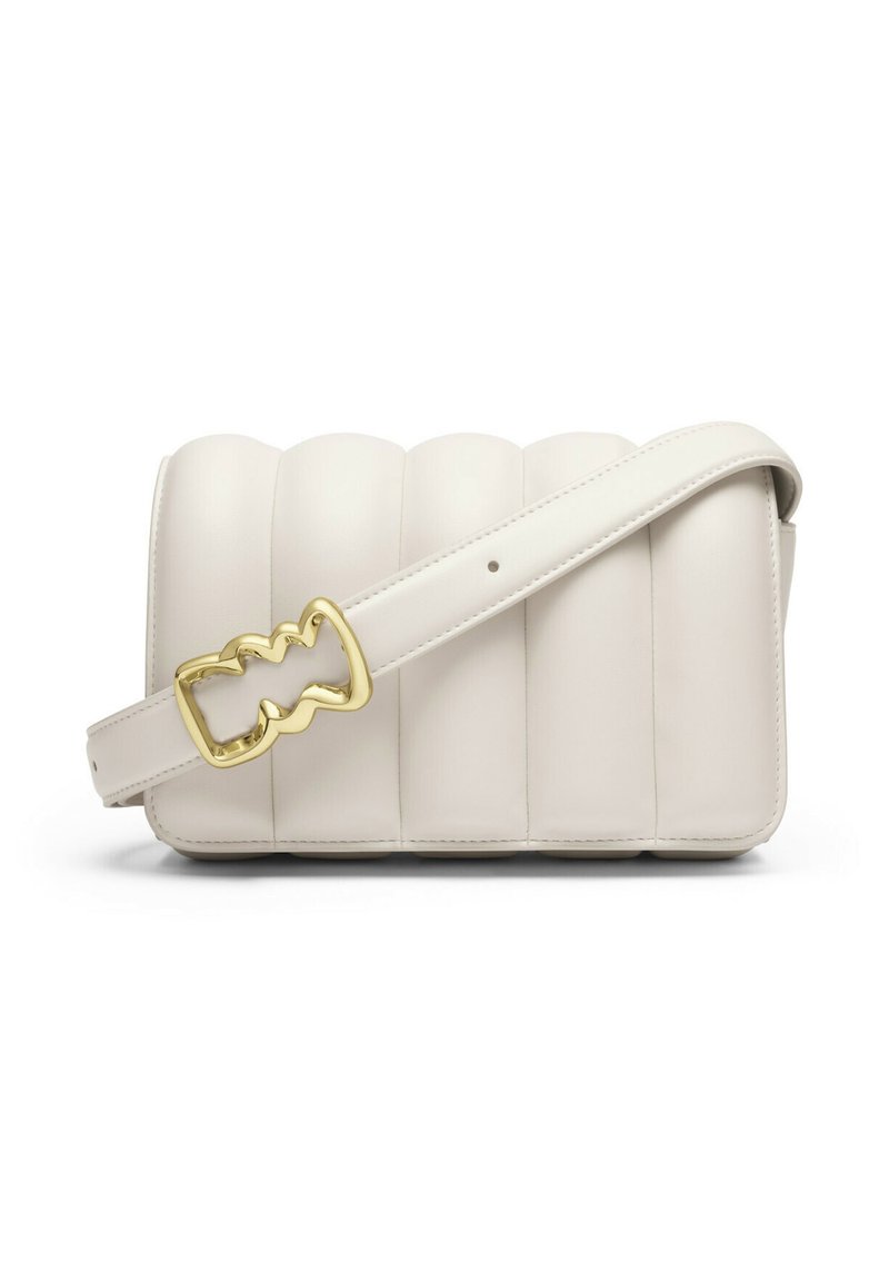 Borsa a spalla color crema realizzata in materiale liscio, caratterizzata da pannelli trapuntati, chiusura a pattina e una fibbia decorativa color oro.