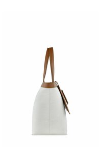 Canvas handtas in off-white met bruine leren handvatten en accenten. Voorzien van een afgeronde bodem en een zijvak met klep sluiting.
