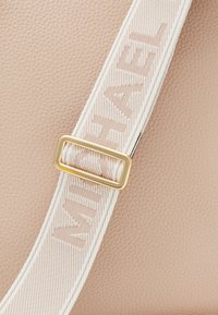 MICHAEL Michael Kors LUISA  - Kézitáska - soft pink